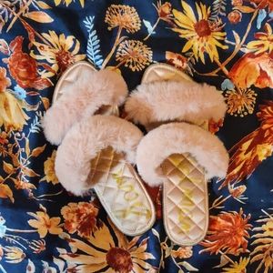 8.5 Sam Edelman Fuzzy slide sandals